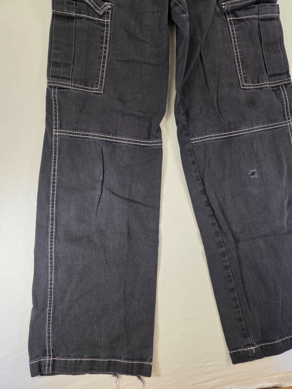 Divided H&M Jeans 90s Y2K Era Cargo Pockets Black Women's Size 0 - Picture 3 of 16